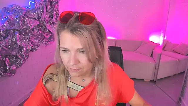 NicoleHitman online show from 22, 7, 2026