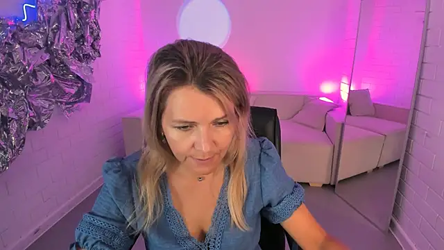 NicoleHitman online show from 27, 7, 2026