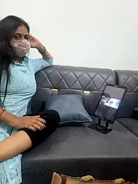 Decant Ruhi143 online show from 5, 3, 2025