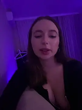 Snapshot of AlisaQSky chatting on 12, 10, 2025 AlisaQSky online show from 12, 10, 2025