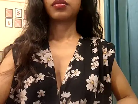 Queen Ayeshaa online show from 3, 11, 2025