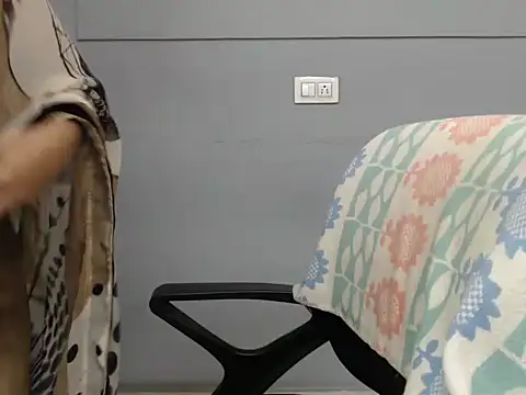 Snapshot of Surjeet_Kaur chatting on 28, 11, 2025 Surjeet Kaur online show from 28, 11, 2025