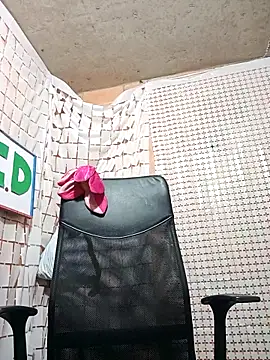 isis milove online show from 8, 4, 2026