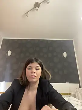 EllyMilf online show from 3, 3, 2025