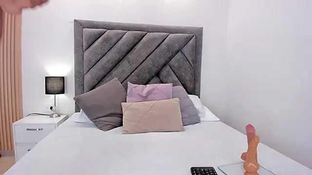 sweetandyy  online show from 15, 4, 2026