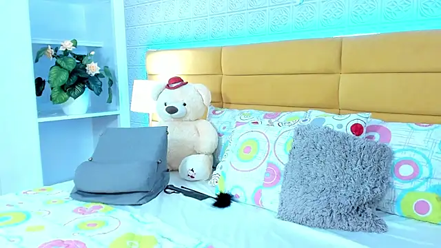 LeilaHiuston online show from 14, 12, 2025