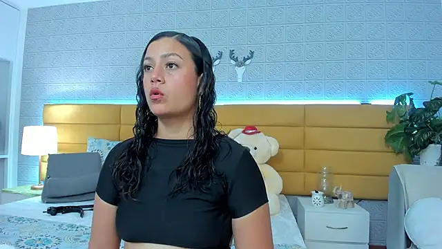 LeilaHiuston online show from 5, 12, 2025