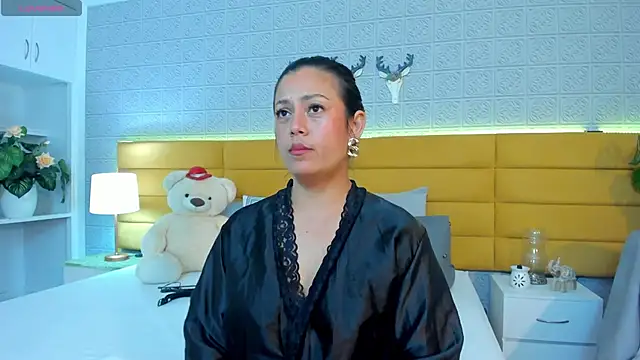 LeilaHiuston online show from 28, 11, 2025