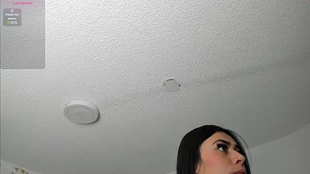 Cristal Velle online show from 17, 4, 2026