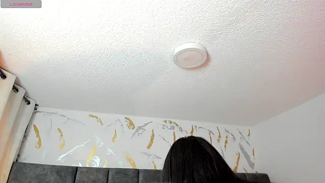 Snapshot of Cristal_Velle chatting on 5, 5, 2026 Cristal Velle online show from 5, 5, 2026