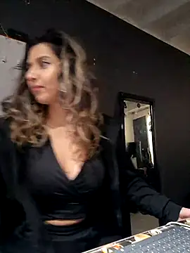 Snapshot of Isabella_Varella chatting on 28, 10, 2025 Isabella Varella online show from 28, 10, 2025