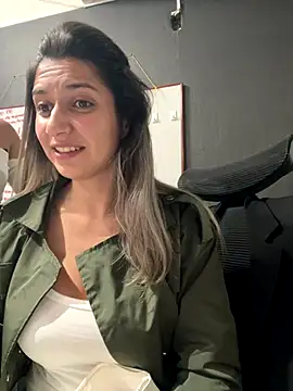 Snapshot of Isabella_Varella chatting on 12, 11, 2025 Isabella Varella online show from 12, 11, 2025