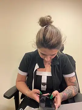 Isabella Varella online show from 2, 3, 2026