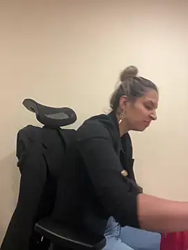 Isabella Varella online show from 6, 3, 2026