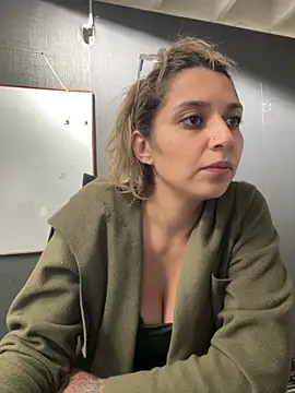 Isabella Varella online show from 24, 2, 2026