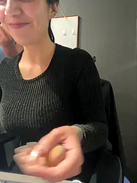 Snapshot of Isabella_Varella chatting on 11, 11, 2025 Isabella Varella online show from 11, 11, 2025