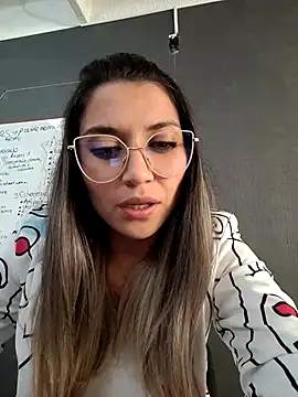 Isabella Varella online show from 5, 3, 2025
