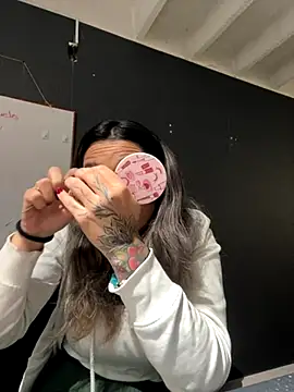 Snapshot of Isabella_Varella chatting on 28, 11, 2025 Isabella Varella online show from 28, 11, 2025