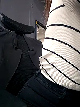 Snapshot of Isabella_Varella chatting on 15, 10, 2025 Isabella Varella online show from 15, 10, 2025