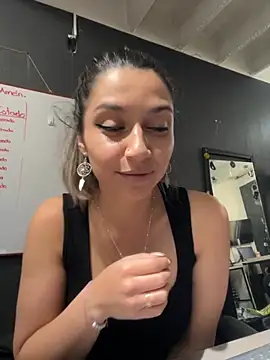 Snapshot of Isabella_Varella chatting on 14, 11, 2025 Isabella Varella online show from 14, 11, 2025