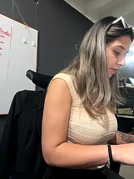 Snapshot of Isabella_Varella chatting on 13, 11, 2025 Isabella Varella online show from 13, 11, 2025