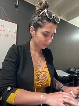 Snapshot of Isabella_Varella chatting on 20, 11, 2025 Isabella Varella online show from 20, 11, 2025