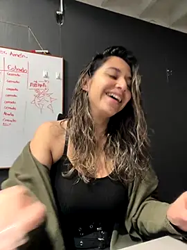 Snapshot of Isabella_Varella chatting on 17, 11, 2025 Isabella Varella online show from 17, 11, 2025