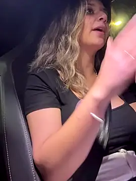 Snapshot of Isabella_Varella chatting on 8, 11, 2025 Isabella Varella online show from 8, 11, 2025