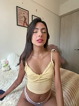 Snapshot of ZaraLuuv chatting on 6, 6, 2026 ZaraLuuv online show from 6, 6, 2026