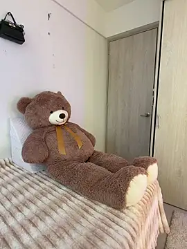 ZaraLuuv online show from 16, 4, 2026