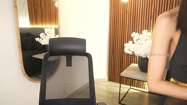 Snapshot of ZaraLuuv chatting on 31, 10, 2025 ZaraLuuv online show from 31, 10, 2025