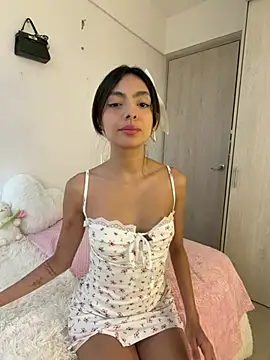 Snapshot of ZaraLuuv chatting on 2, 5, 2026 ZaraLuuv online show from 2, 5, 2026