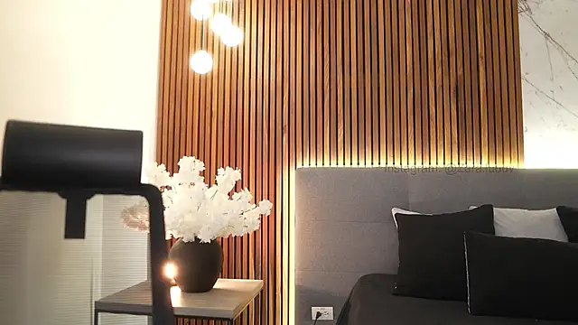 Snapshot of ZaraLuuv chatting on 7, 11, 2025 ZaraLuuv online show from 7, 11, 2025