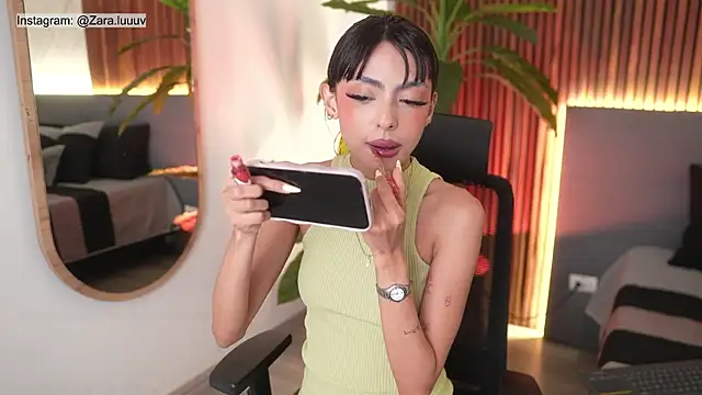 Snapshot of ZaraLuuv chatting on 21, 10, 2025 ZaraLuuv online show from 21, 10, 2025