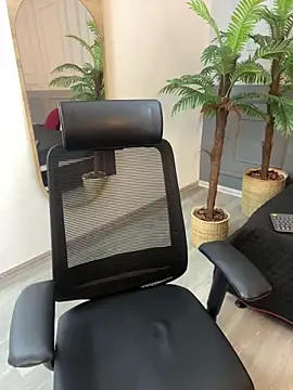 Snapshot of ZaraLuuv chatting on 30, 11, 2025 ZaraLuuv online show from 30, 11, 2025