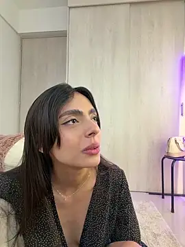 Snapshot of ZaraLuuv chatting on 25, 4, 2026 ZaraLuuv online show from 25, 4, 2026