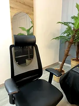 Snapshot of ZaraLuuv chatting on 18, 11, 2025 ZaraLuuv online show from 18, 11, 2025