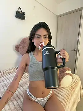 ZaraLuuv online show from 14, 4, 2026