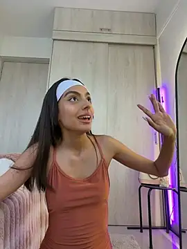 ZaraLuuv online show from 23, 4, 2026