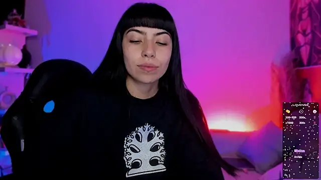 Snapshot of Saraa_Desiree chatting on 17, 10, 2025 Saraa Desiree online show from 17, 10, 2025