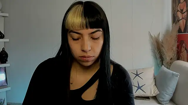 Saraa Desiree online show from 10, 9, 2025