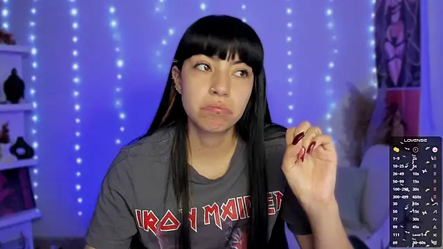 Saraa Desiree online show from 2, 12, 2025