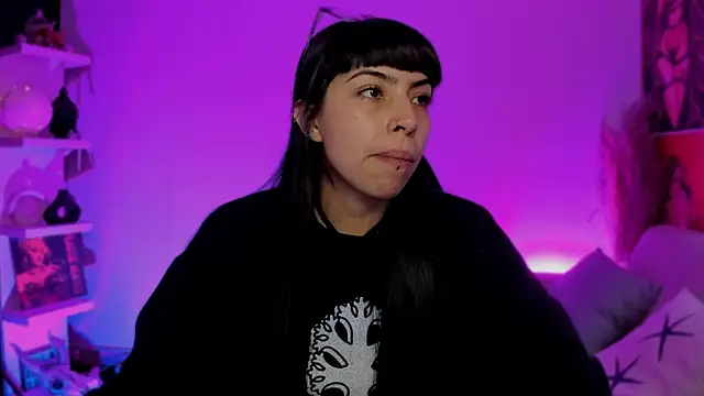 Snapshot of Saraa_Desiree chatting on 16, 10, 2025 Saraa Desiree online show from 16, 10, 2025