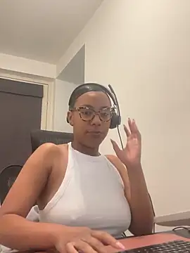 Snapshot of Melia_Rayne chatting on 7, 5, 2026 Melia Rayne online show from 7, 5, 2026