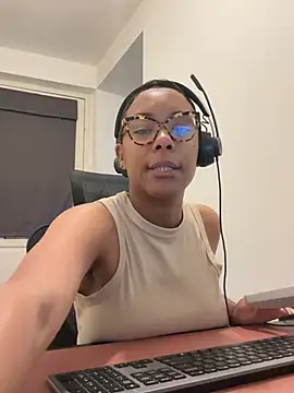 Snapshot of Melia_Rayne chatting on 11, 5, 2026 Melia Rayne online show from 11, 5, 2026