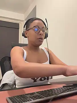 Snapshot of Melia_Rayne chatting on 14, 5, 2026 Melia Rayne online show from 14, 5, 2026