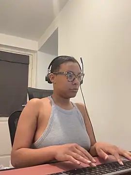 Melia Rayne online show from 17, 4, 2026