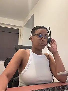 Snapshot of Melia_Rayne chatting on 6, 5, 2026 Melia Rayne online show from 6, 5, 2026