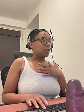 Snapshot of Melia_Rayne chatting on 13, 5, 2026 Melia Rayne online show from 13, 5, 2026