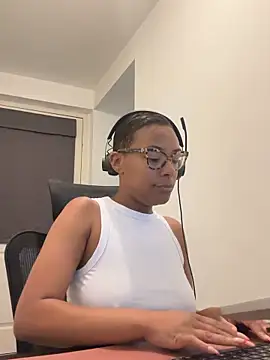 Snapshot of Melia_Rayne chatting on 5, 6, 2026 Melia Rayne online show from 5, 6, 2026